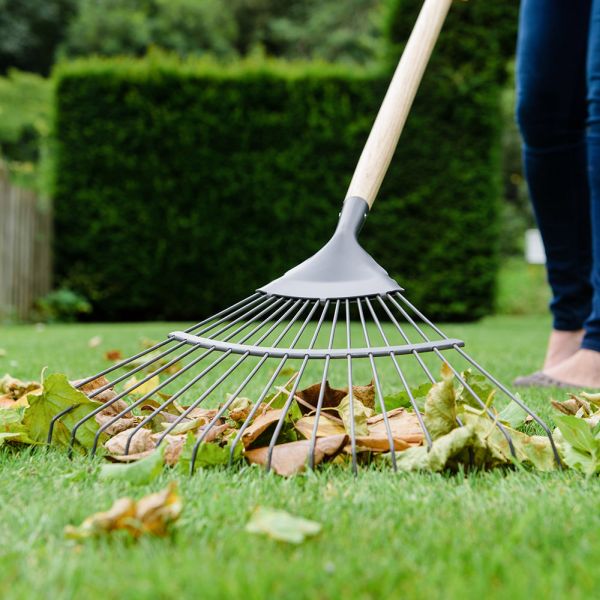 CS Long Handled Lawn/Leaf Rake - The Nunhead Gardener