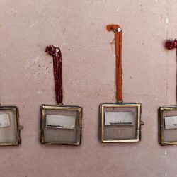 DISC TINY KIKO FRAME – ANTIQUE BRASS – 5 X 5CM