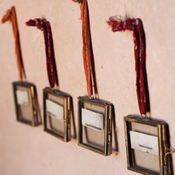 DISC TINY KIKO FRAME – ANTIQUE BRASS – 5 X 5CM